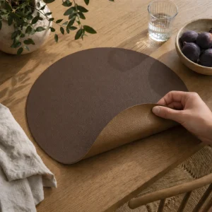 Moon rund spisebrikke i kunstlær – Mokka/Copper – Ø38 cm