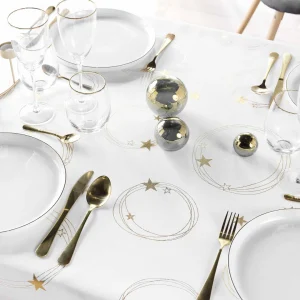 Star Metallic Print White/Gold – Hvit juleduk med gullprint, 150 x 240 cm